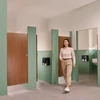 Kép 2/3 - Tork 472630 OptiServe® belsőmag nélküli Mid-size toalettpapír, 2 rétegű, fehér, 24 tek/ karton